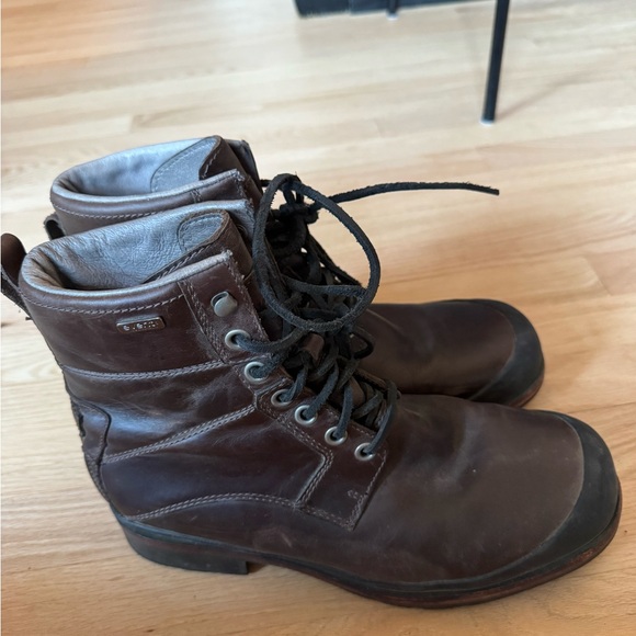 Men's UGG sz 11 preowned waterproof Brown Leather Boots - Picture 3 of 9